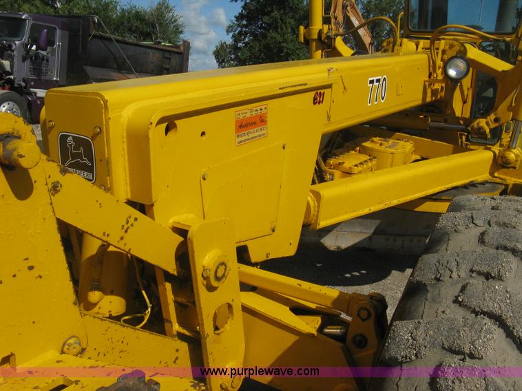 image for item L6313 1979 John Deere 770 motor grader