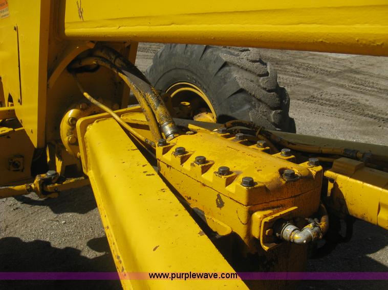 image for item L6313 1979 John Deere 770 motor grader