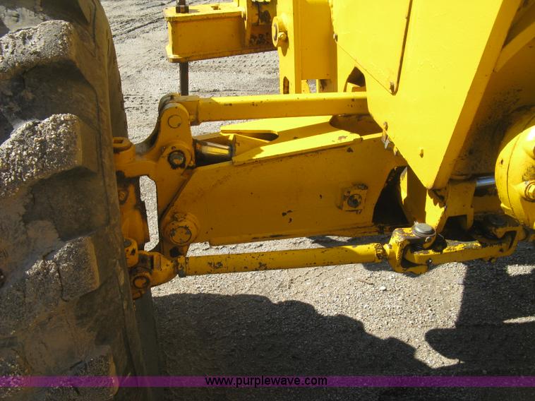 image for item L6313 1979 John Deere 770 motor grader