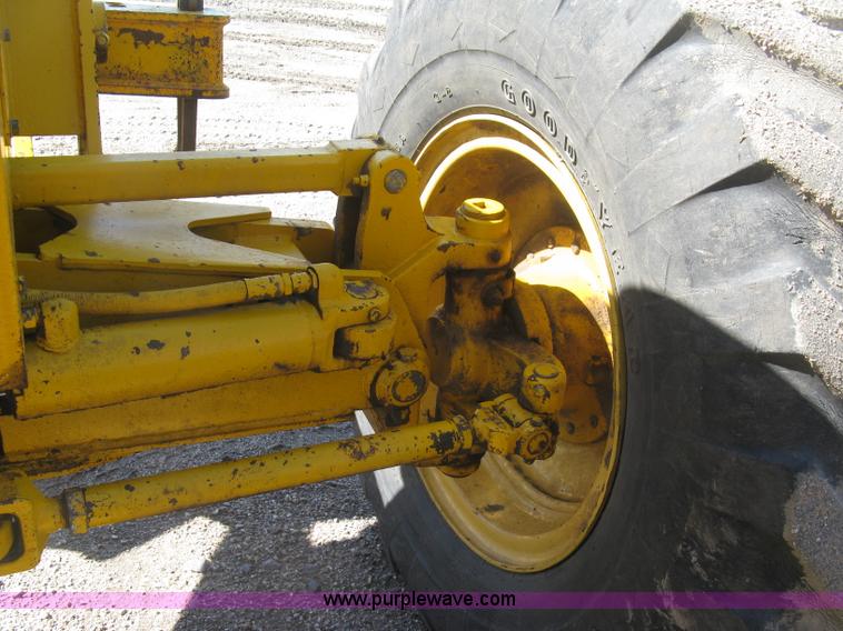 image for item L6313 1979 John Deere 770 motor grader