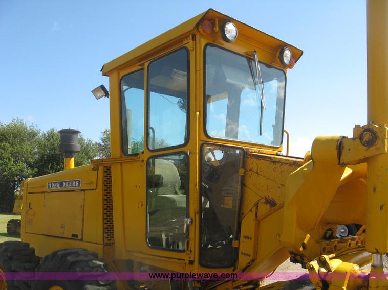 image for item L6313 1979 John Deere 770 motor grader