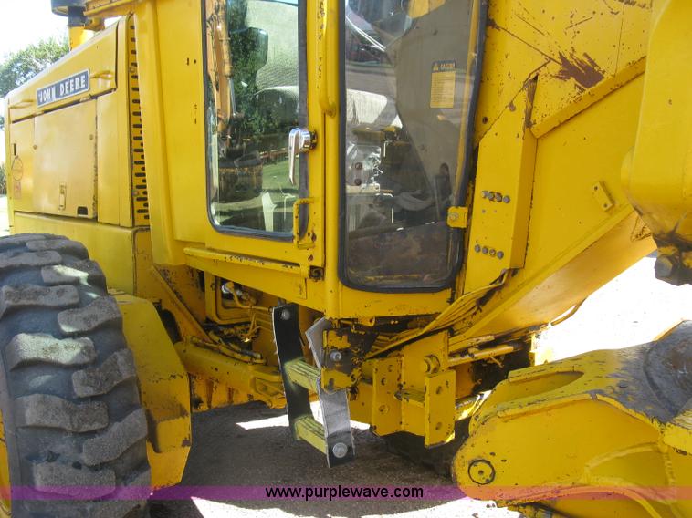 image for item L6313 1979 John Deere 770 motor grader