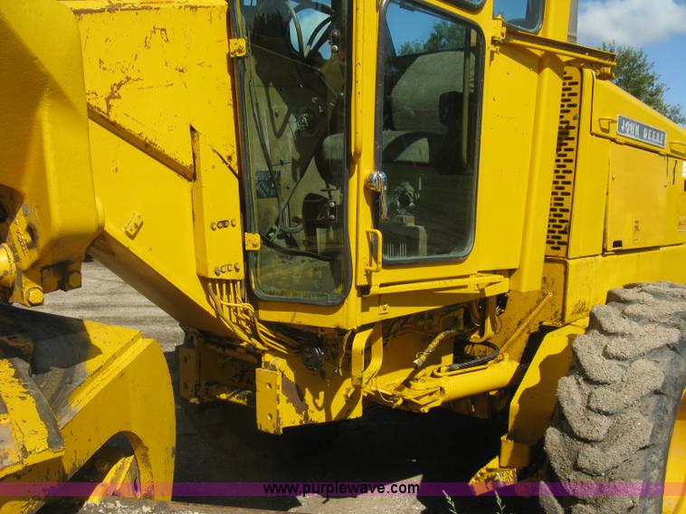 image for item L6313 1979 John Deere 770 motor grader