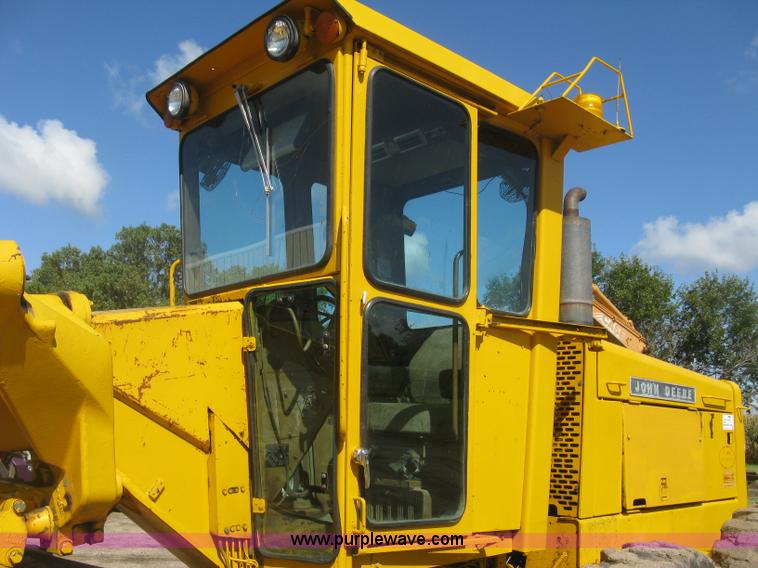 image for item L6313 1979 John Deere 770 motor grader
