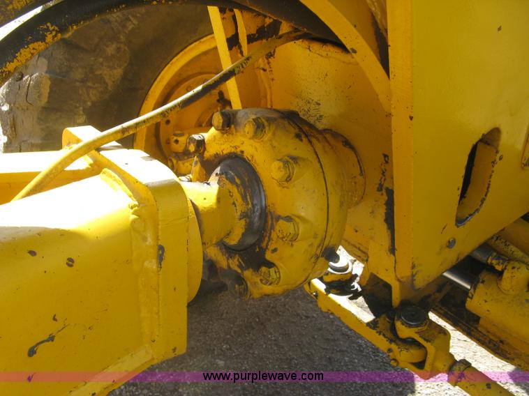 image for item L6313 1979 John Deere 770 motor grader