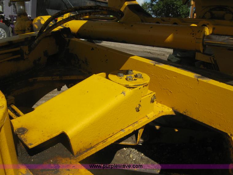 image for item L6313 1979 John Deere 770 motor grader