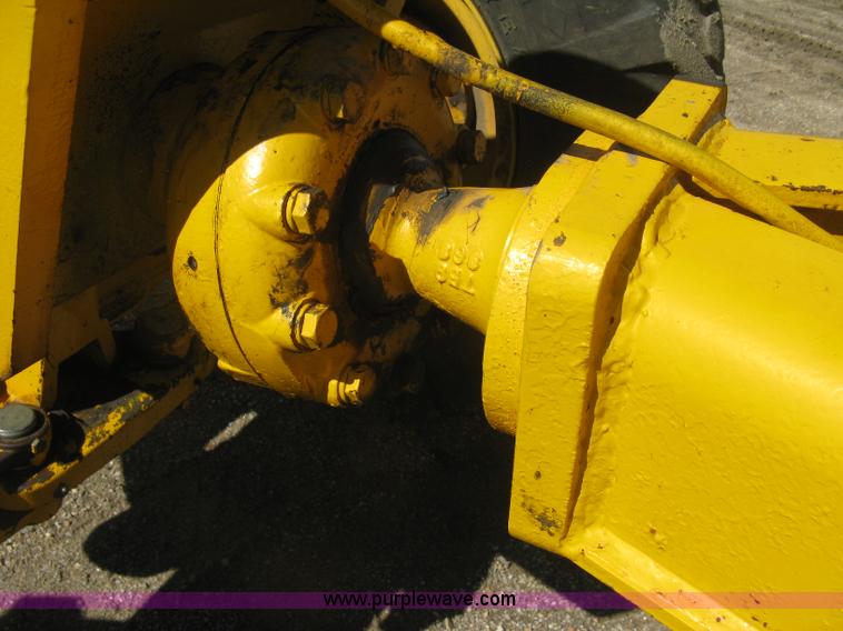 image for item L6313 1979 John Deere 770 motor grader