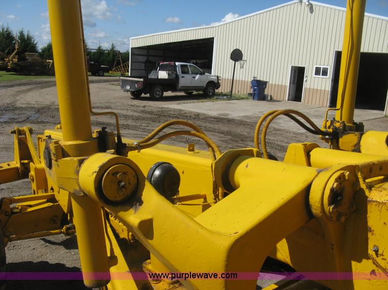 image for item L6313 1979 John Deere 770 motor grader