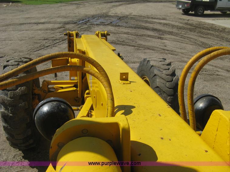 image for item L6313 1979 John Deere 770 motor grader