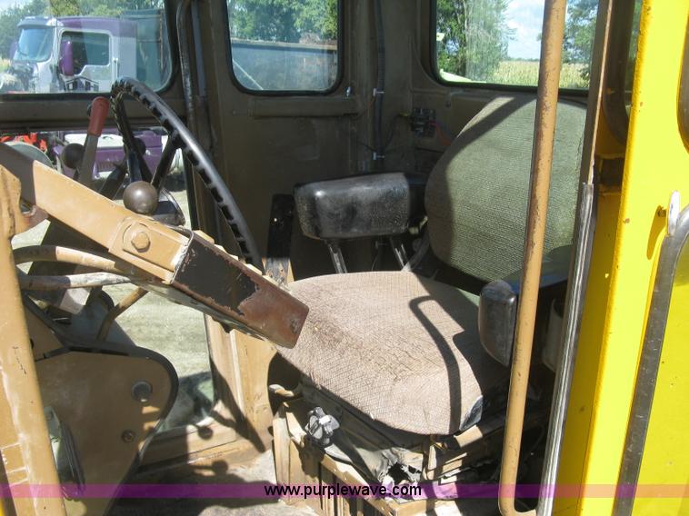 image for item L6313 1979 John Deere 770 motor grader