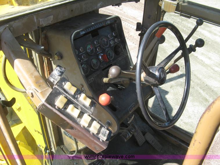 image for item L6313 1979 John Deere 770 motor grader