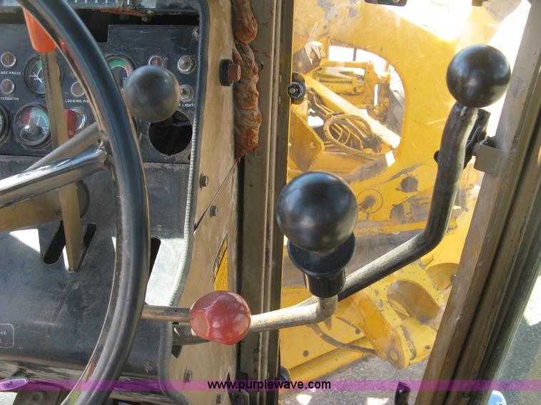 image for item L6313 1979 John Deere 770 motor grader