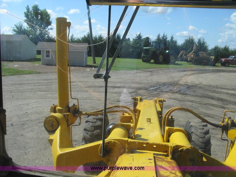 image for item L6313 1979 John Deere 770 motor grader