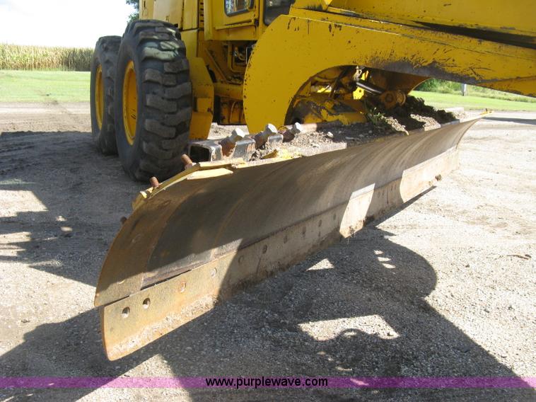 image for item L6313 1979 John Deere 770 motor grader