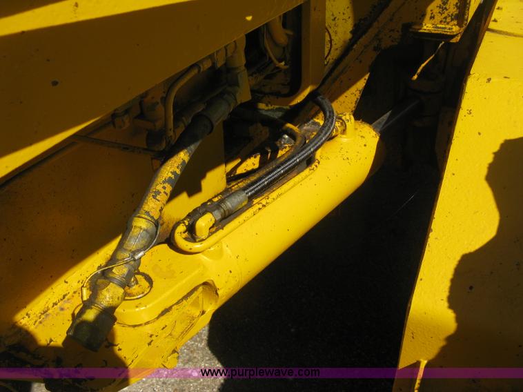 image for item L6313 1979 John Deere 770 motor grader