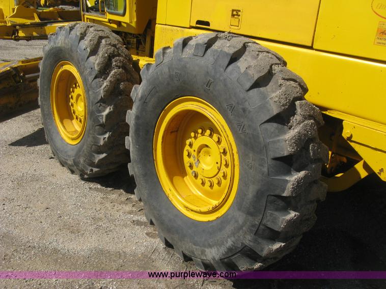 image for item L6313 1979 John Deere 770 motor grader