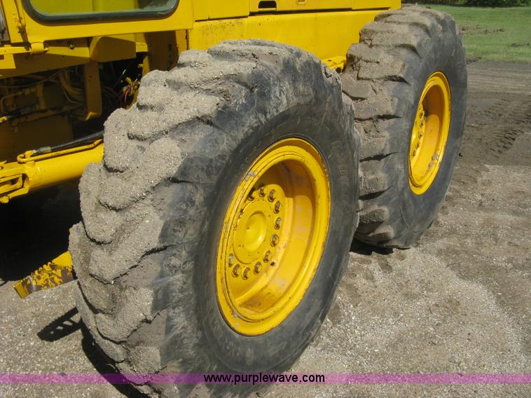 image for item L6313 1979 John Deere 770 motor grader