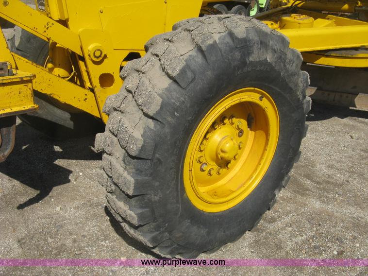 image for item L6313 1979 John Deere 770 motor grader