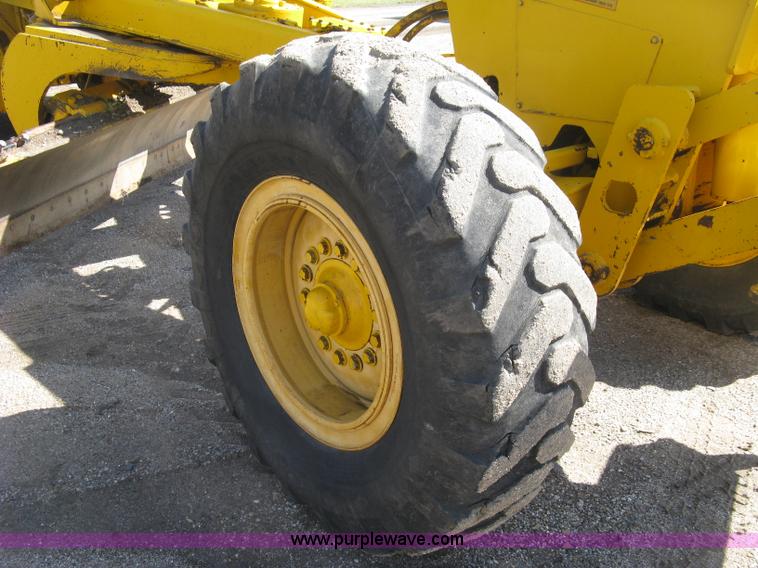 image for item L6313 1979 John Deere 770 motor grader