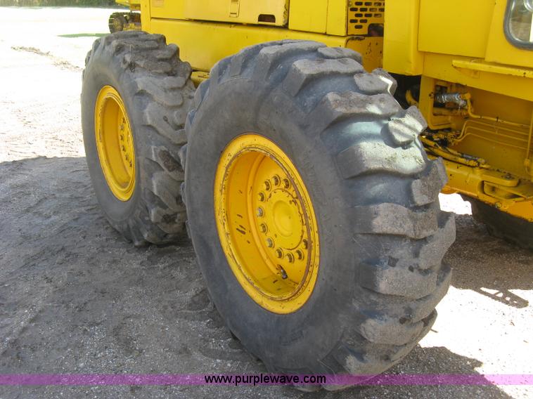 image for item L6313 1979 John Deere 770 motor grader