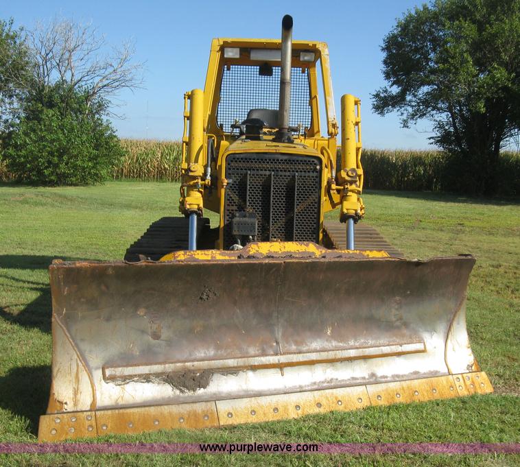 image for item L6314 1990 John Deere 750B long track dozer