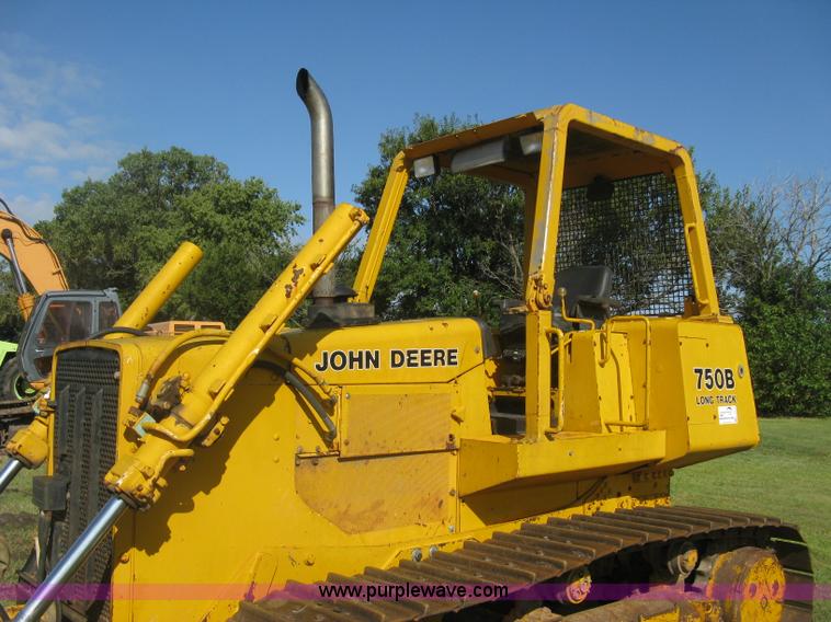 image for item L6314 1990 John Deere 750B long track dozer