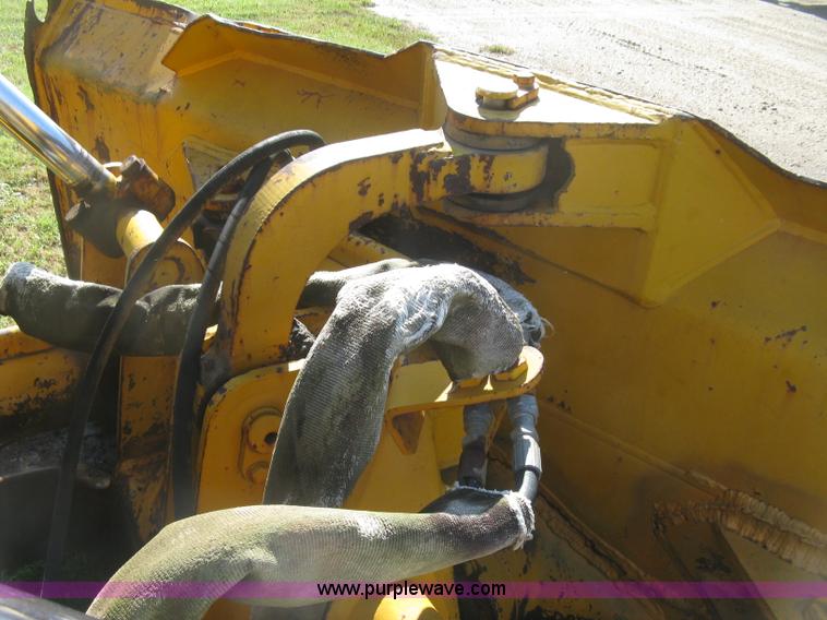 image for item L6314 1990 John Deere 750B long track dozer