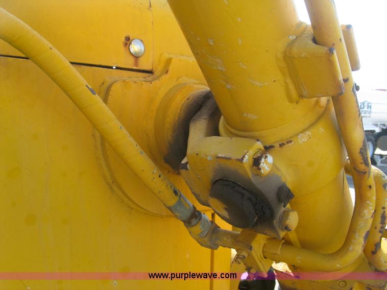 image for item L6314 1990 John Deere 750B long track dozer