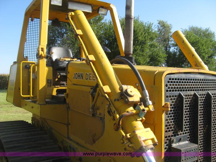 image for item L6314 1990 John Deere 750B long track dozer