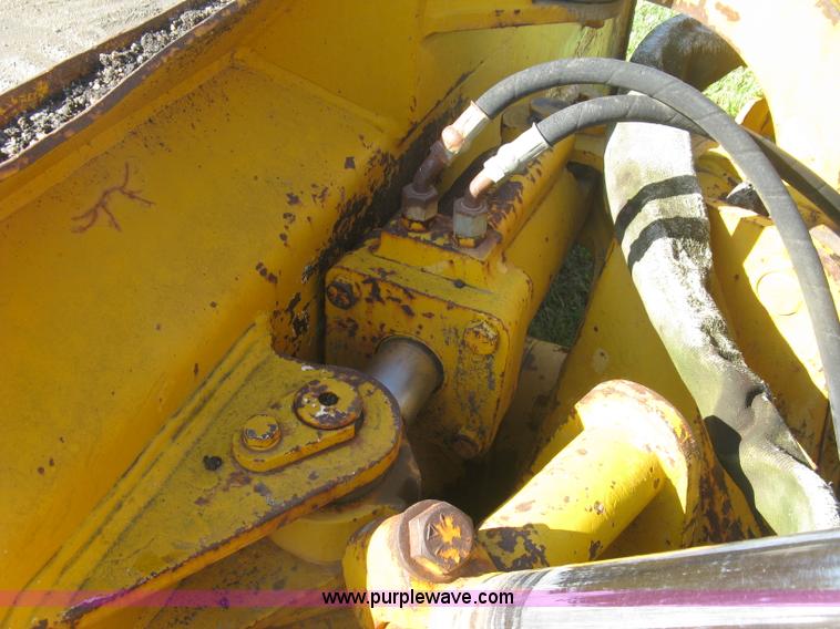 image for item L6314 1990 John Deere 750B long track dozer