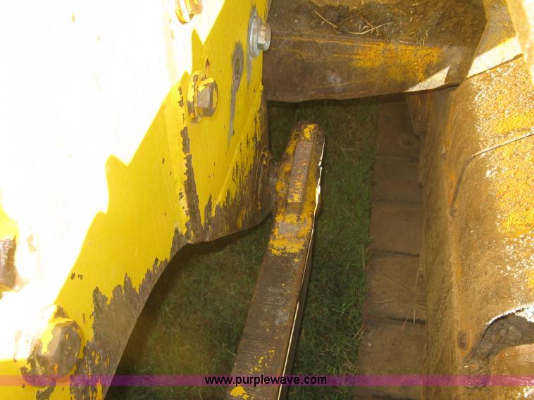 image for item L6314 1990 John Deere 750B long track dozer