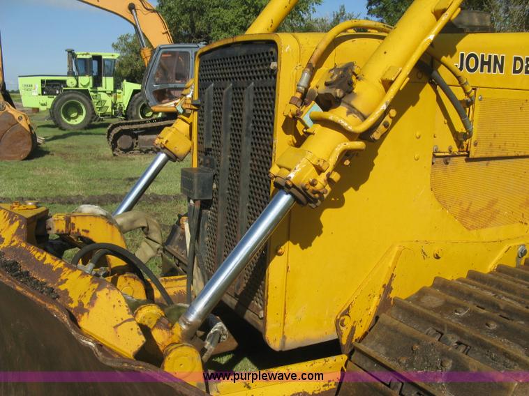 image for item L6314 1990 John Deere 750B long track dozer