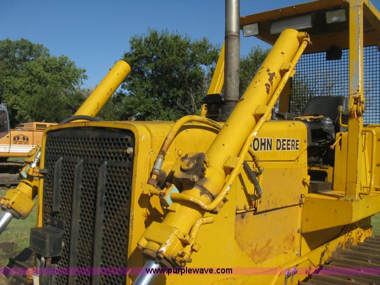 image for item L6314 1990 John Deere 750B long track dozer
