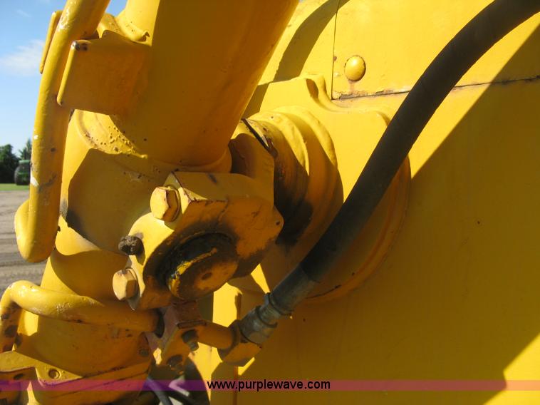 image for item L6314 1990 John Deere 750B long track dozer