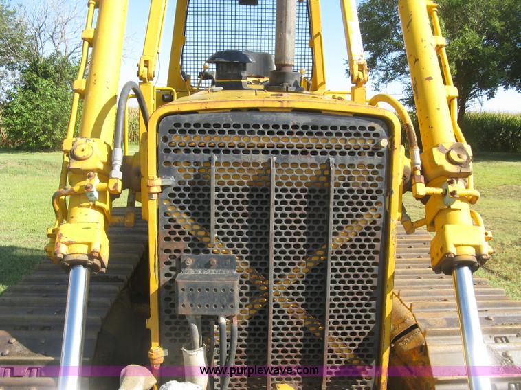 image for item L6314 1990 John Deere 750B long track dozer