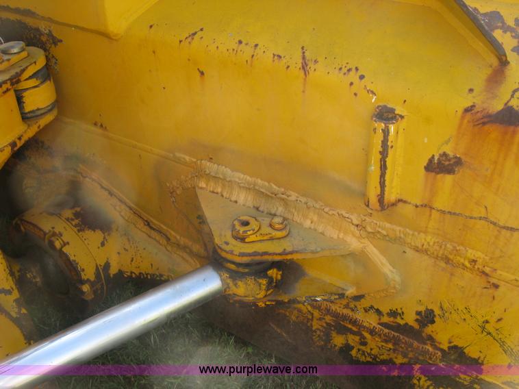 image for item L6314 1990 John Deere 750B long track dozer