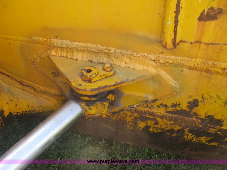 image for item L6314 1990 John Deere 750B long track dozer