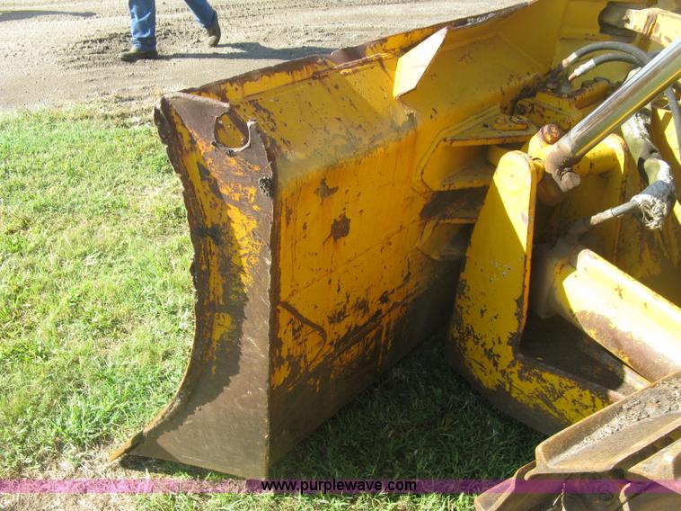 image for item L6314 1990 John Deere 750B long track dozer
