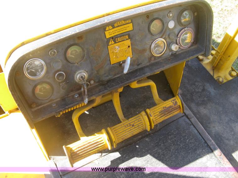 image for item L6314 1990 John Deere 750B long track dozer