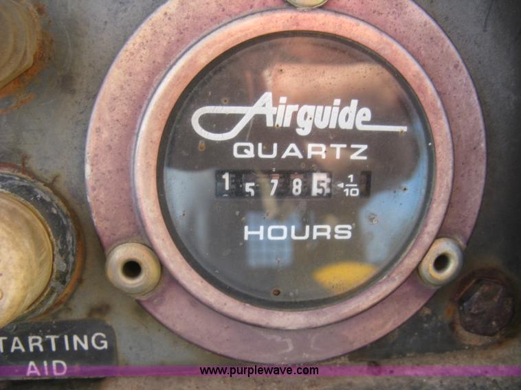 image for item L6314 1990 John Deere 750B long track dozer