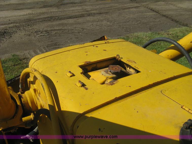 image for item L6314 1990 John Deere 750B long track dozer