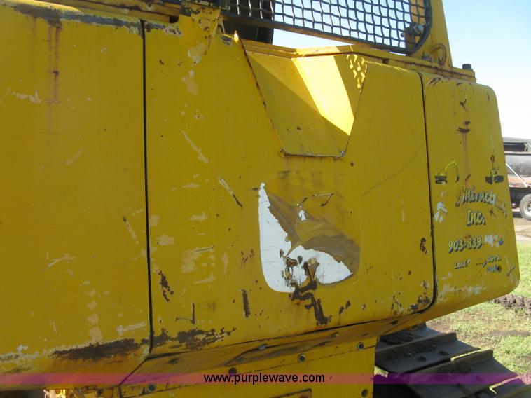 image for item L6314 1990 John Deere 750B long track dozer