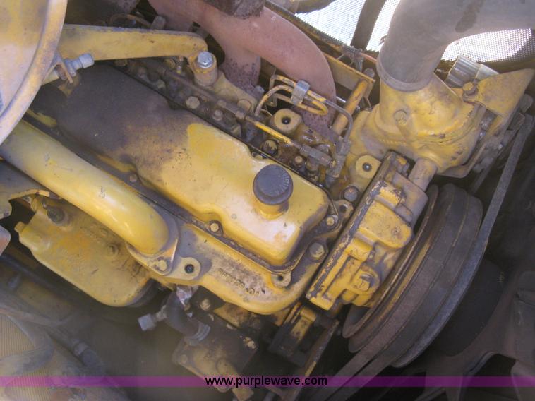 image for item L6314 1990 John Deere 750B long track dozer