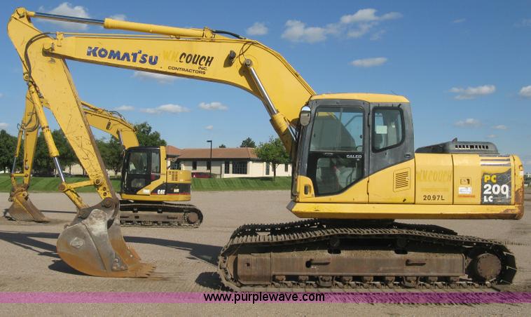 image for item L6339 2005 Komatsu PC200LC-7 excavator