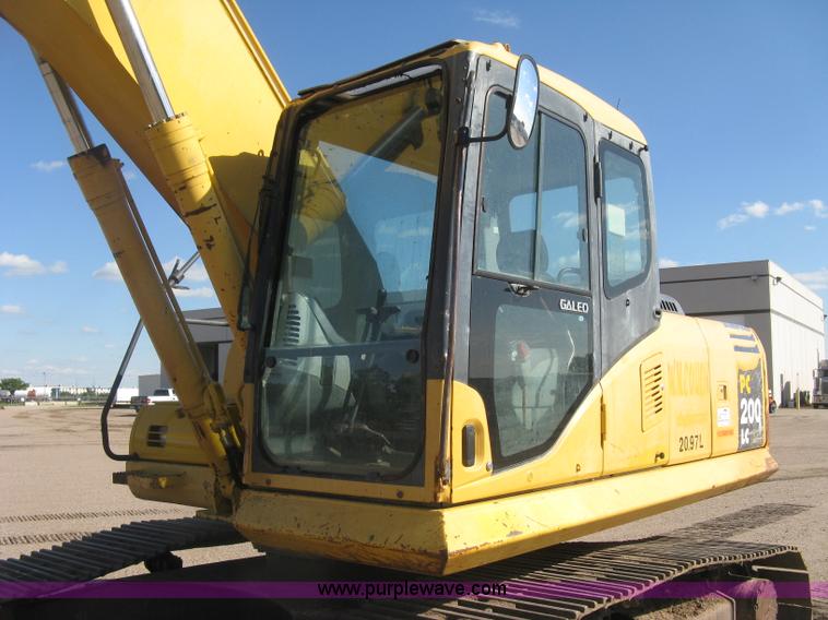 image for item L6339 2005 Komatsu PC200LC-7 excavator