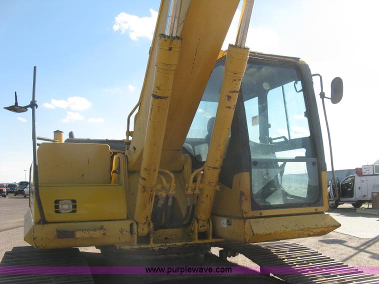 image for item L6339 2005 Komatsu PC200LC-7 excavator