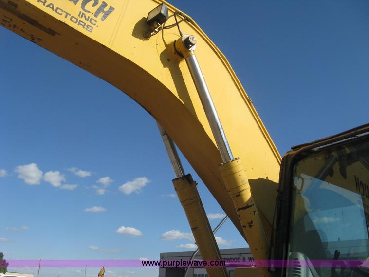 image for item L6339 2005 Komatsu PC200LC-7 excavator