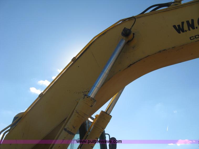 image for item L6339 2005 Komatsu PC200LC-7 excavator