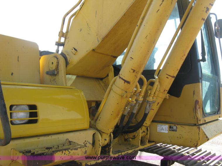 image for item L6339 2005 Komatsu PC200LC-7 excavator