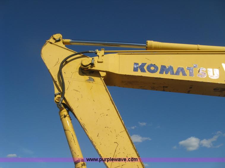 image for item L6339 2005 Komatsu PC200LC-7 excavator